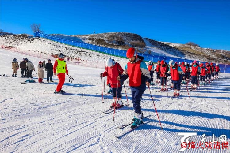 新疆校园体育课“移师”滑雪场 新疆校园体育课“移师”滑雪场