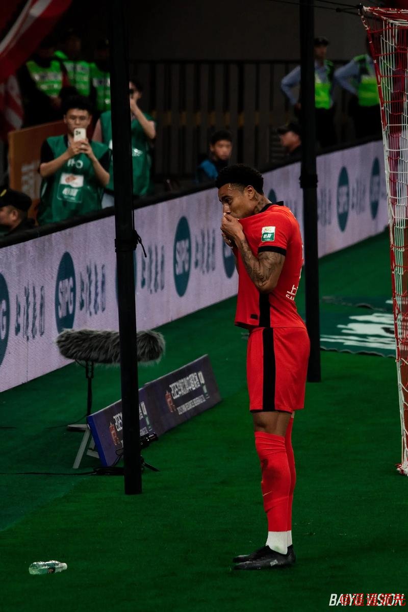 上港放走古斯塔沃，中超各队哄抢，或加盟重庆